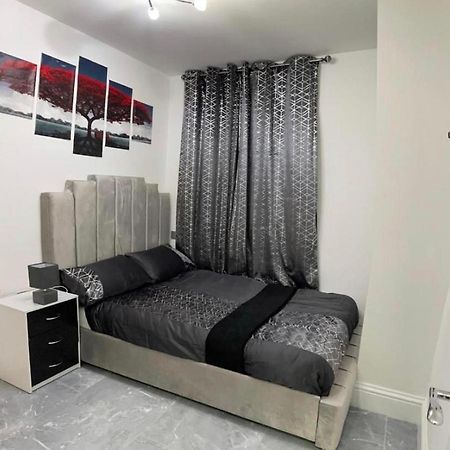 Entire 5 Star Luxury Whalley House Wifi Tv Luxury 伯恩利 外观 照片