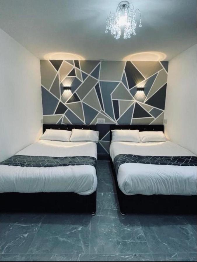 Entire 5 Star Luxury Whalley House Wifi Tv Luxury 伯恩利 外观 照片
