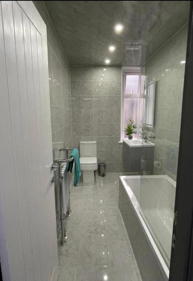Entire 5 Star Luxury Whalley House Wifi Tv Luxury 伯恩利 外观 照片