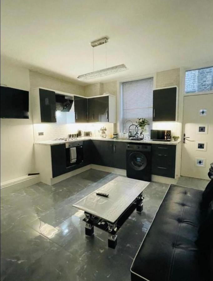 Entire 5 Star Luxury Whalley House Wifi Tv Luxury 伯恩利 外观 照片