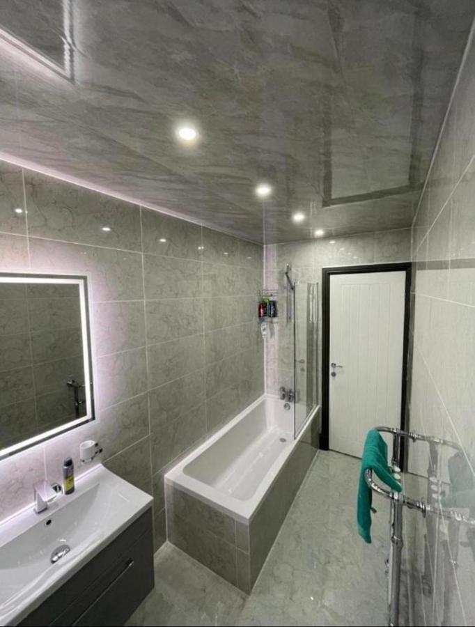 Entire 5 Star Luxury Whalley House Wifi Tv Luxury 伯恩利 外观 照片