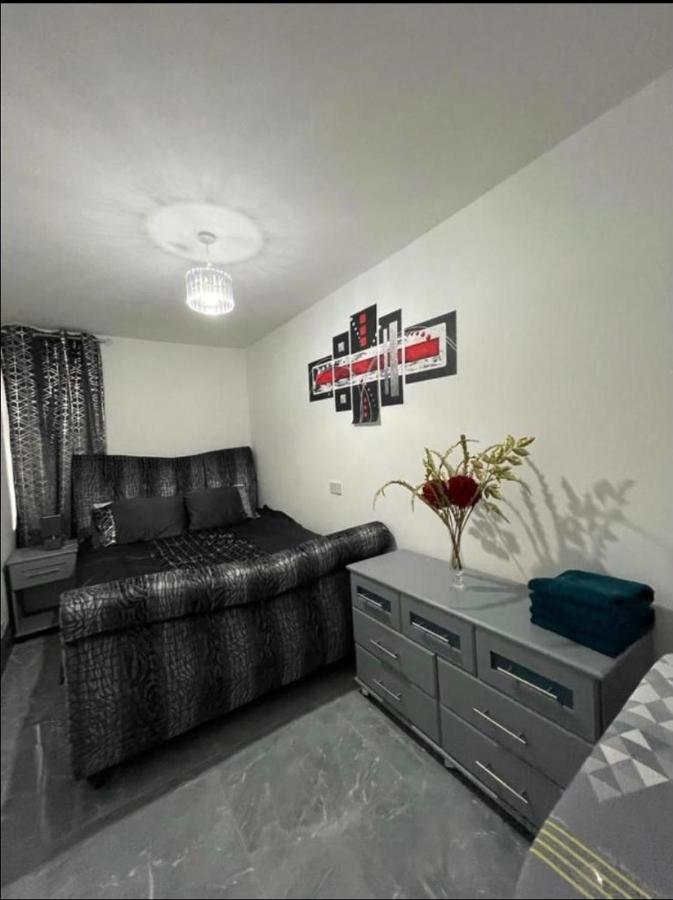Entire 5 Star Luxury Whalley House Wifi Tv Luxury 伯恩利 外观 照片