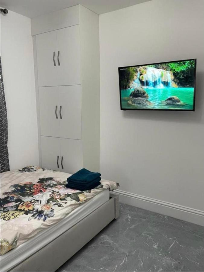 Entire 5 Star Luxury Whalley House Wifi Tv Luxury 伯恩利 外观 照片