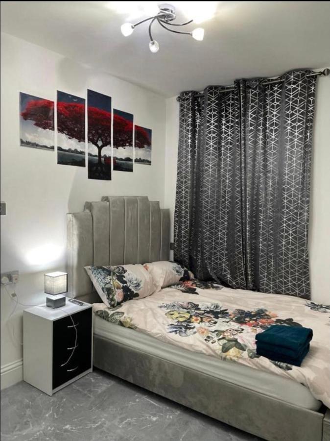 Entire 5 Star Luxury Whalley House Wifi Tv Luxury 伯恩利 外观 照片